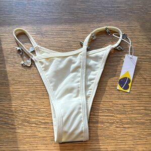 Inamorata e Mirror Palais Bikini Bottom NEW W TAGS cream color, silver charms